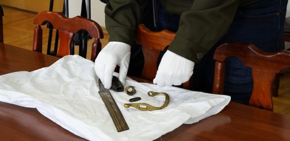 Сотрудники ДВТУ передали в Музей Арсеньева раритетные экспонаты