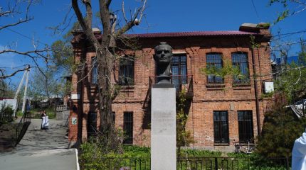 Так же как Арсеньев…