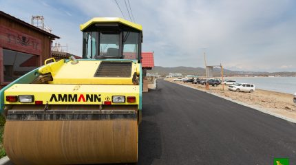 Популярный пляж Владивостока приводят в порядок к началу пляжного сезона