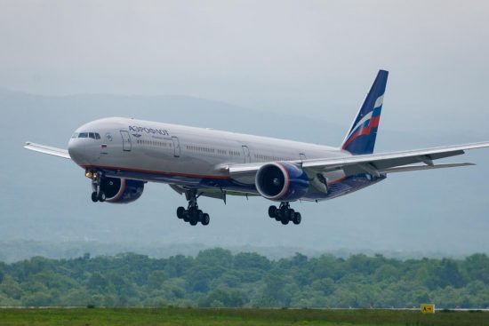 Из Владивостока торжественно запустили рейс на Санкт-Петербург