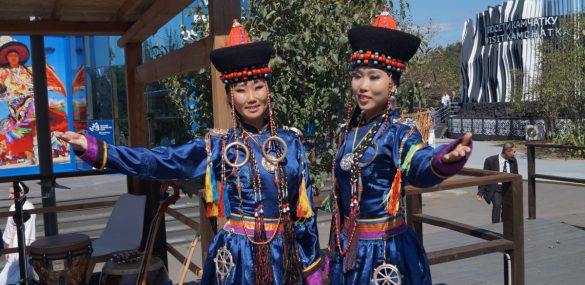 Туристические возможности и продукция народных мастеров от Бурятии на Улице Дальнего Востока