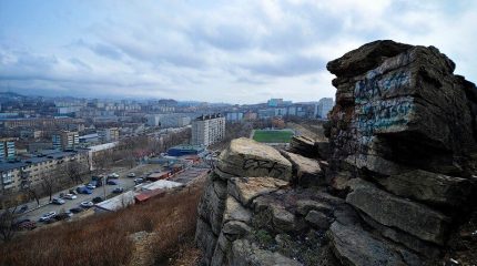 Панорама Владивостока и легенды Змеиной сопки