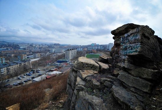Панорама Владивостока и легенды Змеиной сопки