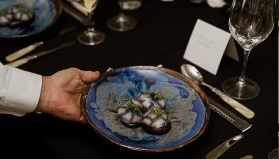 Во Владивостоке впервые в России с помощью нейросети соединили гастрономию и современное искусство