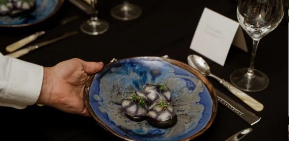 Во Владивостоке впервые в России с помощью нейросети соединили гастрономию и современное искусство