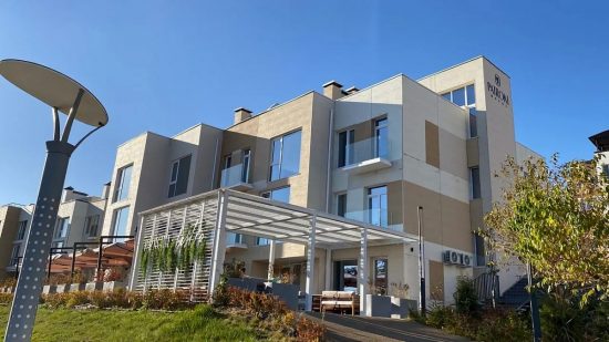 Гости нового Владивостокского отеля сравнивают его с курортными локациями Ниццы