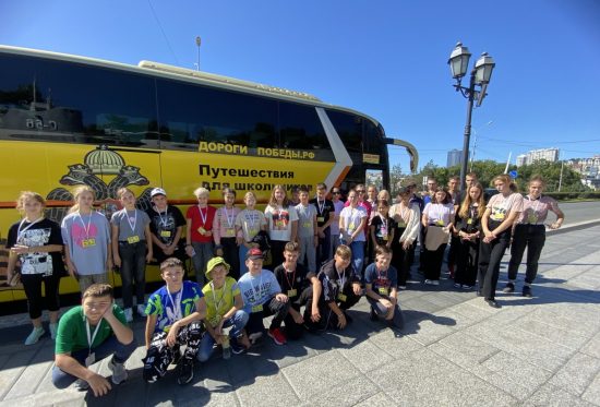 Почти 5 000 юных приморцев прошли в этом году «Дорогами Победы» вместе с компанией «Восток Интур»