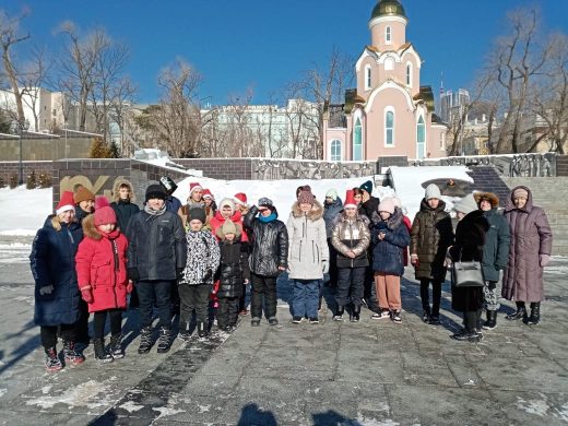 Во Владивостоке туркомпании подарили особенным детям новогодние истории прошлого