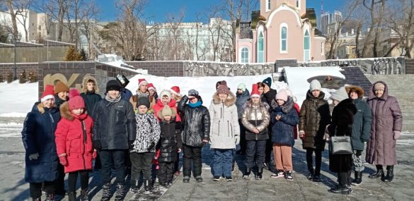 Во Владивостоке туркомпании подарили особенным детям новогодние истории прошлого