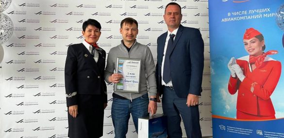 В аэропорту Владивостока чествовали 2-миллионного пассажира