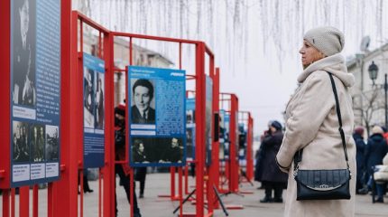 Леди-капитан: выставка фотографий о легендарной Анне Щетиной открылась во Владивостоке