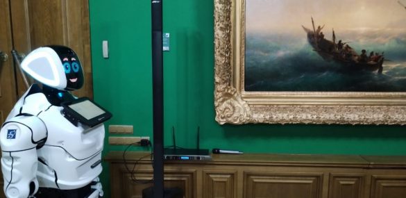 Робот Платон будет проводить экскурсии в Приморской картинной галерее