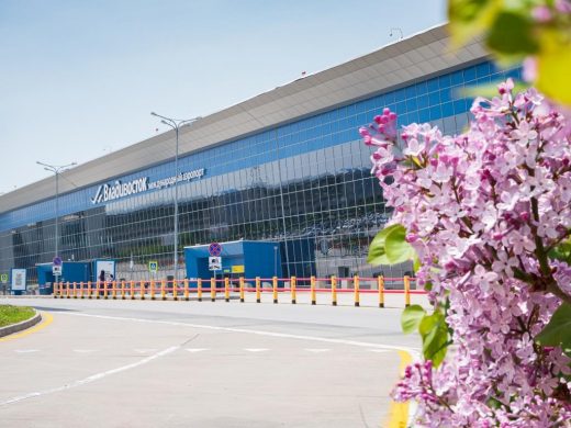 Весеннее настроение создают для пассажиров в Международном аэропорту Владивосток