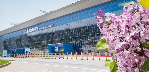 Весеннее настроение создают для пассажиров в Международном аэропорту Владивосток