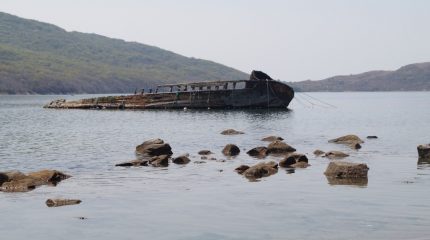 Путешественники в приморской «бухте затонувших кораблей» всегда будут на связи