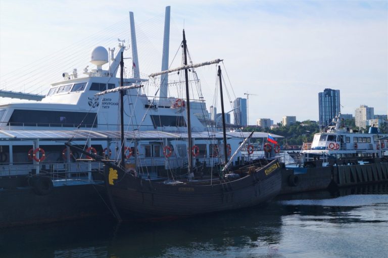 Ладья «Пилигрим» в ходе многолетней кругосветки зашла во Владивосток, экипаж рад гостям