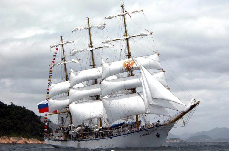 Желающие смогут отправиться в недельный круиз под парусами на фрегате «Надежда»