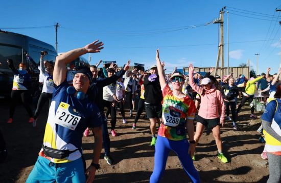 Спортсмены и болельщики Владивостокского марафона могут выйти на дистанцию в стиле 70-80-90 х годов