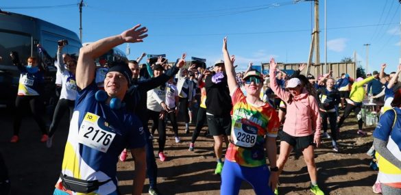 Спортсмены и болельщики Владивостокского марафона могут выйти на дистанцию в стиле 70-80-90 х годов