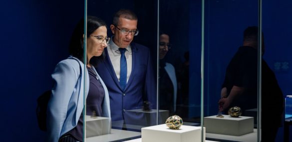 Яйцо Фаберже, кубок-корабль, кувшин в виде морской кентаврессы, посольские дары — из музеев Московского Кремля во Владивосток