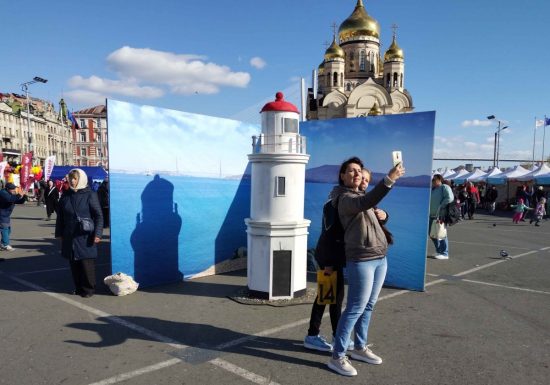 Возможности отдыха и туристические маршруты представили регионы в день 85-летия Приморья