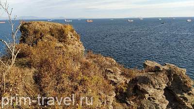Владивостокцев и гостей города зовут в бесплатный поход по скалам бухты Тихой