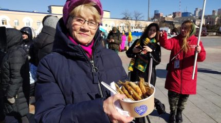 «Народная рыбалка-2024» во Владивостоке собрала любителей рыбалки и вкусной свежей корюшки