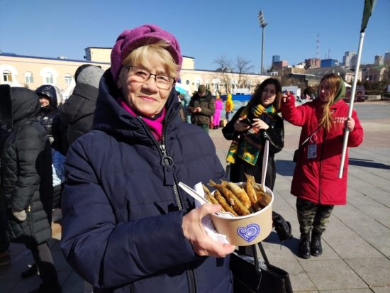 «Народная рыбалка-2024» во Владивостоке собрала любителей рыбалки и вкусной свежей корюшки