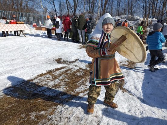 Суп охотника, шаманские обряды и метание топора ждут гостей на весеннем фестивале «Ва:кчай ни»