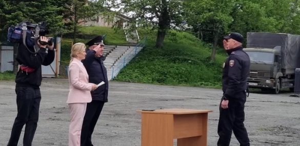 Турполиции Владивостока вручили сертификаты об обучении