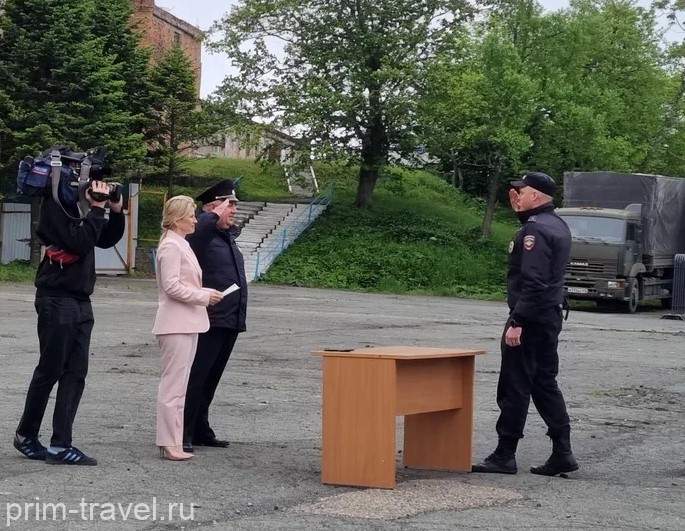 Турполиции Владивостока вручили сертификаты об обучении