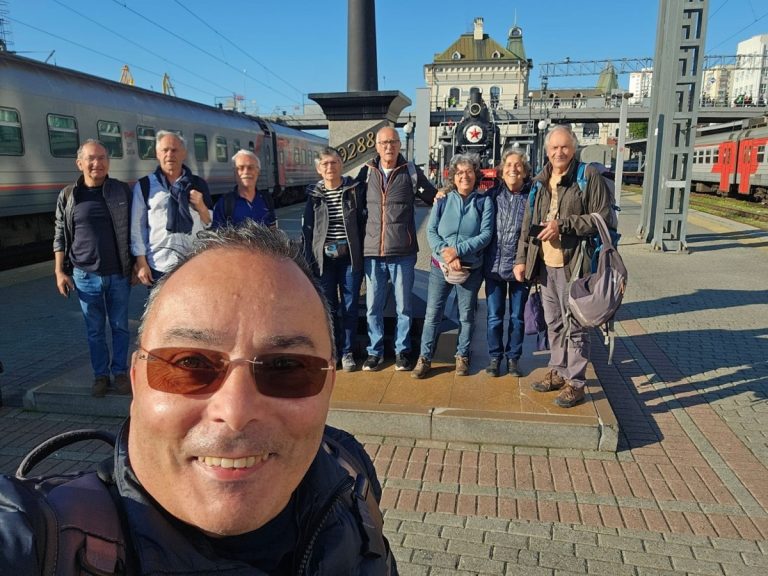 Группа туристов из Португалии решила самостоятельно познакомиться с Владивостоком