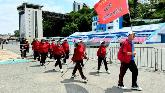 Приморцы и китайцы прошагали по Владивостоку 10 тысяч шагов