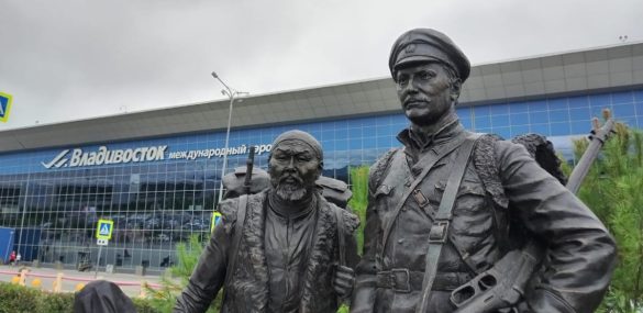 Арсеньев и Дерсу будут «встречать и провожать» пассажиров в аэропорту Владивостока