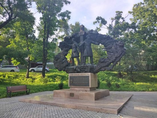 Гулять по общественным пространствам Владивостока теперь можно с аудиогидом