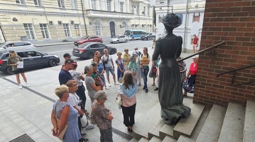 Более 200 человек стали во Владивостоке участниками марафона бесплатных экскурсий