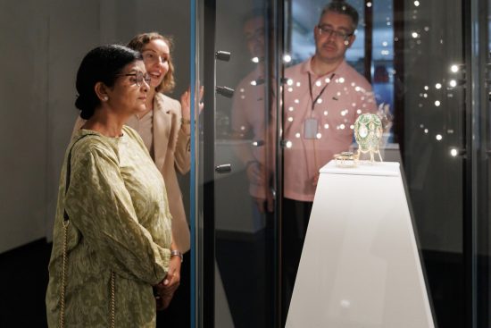 Более детально познакомиться с «Эпохой Фаберже» помогут аудиогиды