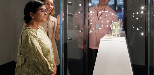 Более детально познакомиться с «Эпохой Фаберже» помогут аудиогиды