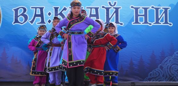 Фестиваль «Вакчайни» в Красном Яре: учимся метать тынзян на хорей