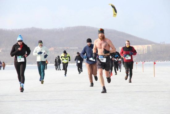 Почти 1500 спортсменов из семи стран выйдут на старт X ледового полумарафона Magic Vladivostok Ice Run