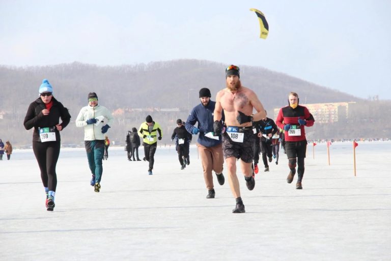 Почти 1500 спортсменов из семи стран выйдут на старт X ледового полумарафона Magic Vladivostok Ice Run