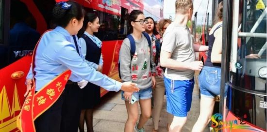 Автобусные остановки в Санье снабдили пояснениями на русском языке