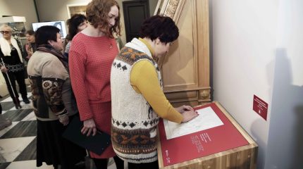 Во Владивостоке открылась первая инклюзивная выставка «Троица Ветхозаветная»