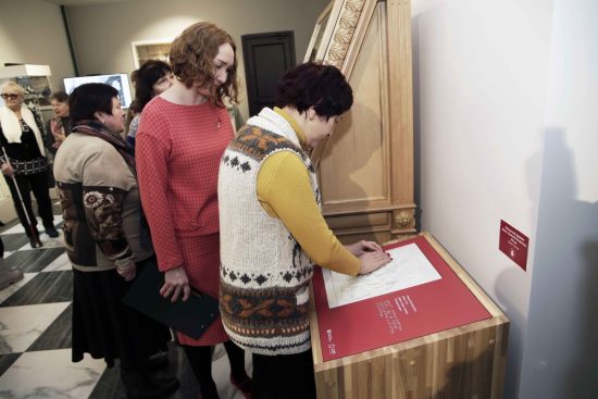 Во Владивостоке открылась первая инклюзивная выставка «Троица Ветхозаветная»