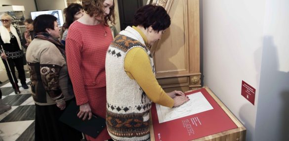 Во Владивостоке открылась первая инклюзивная выставка «Троица Ветхозаветная»