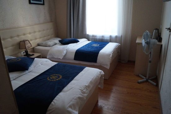 Нравится – не нравится, но выйти из тени отельерам придется