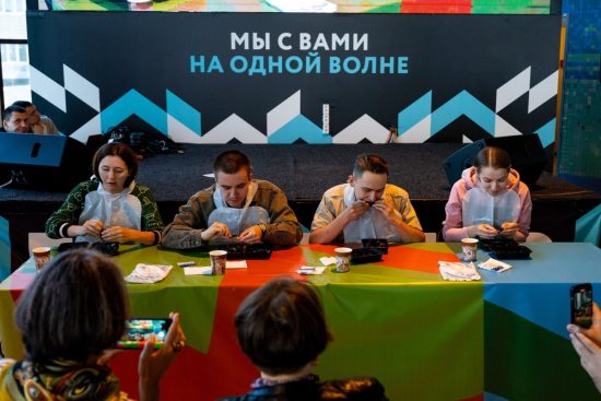 Рок на китайском языке, цветные тигры, приморские морепродукты и танцы под дождем