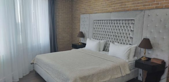 Приближается ВЭФ, настало время проверять отели