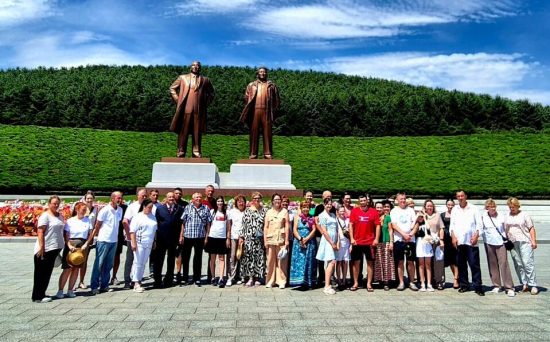 Более 50 российских туристов отправились на Поезде Победы в КНДР