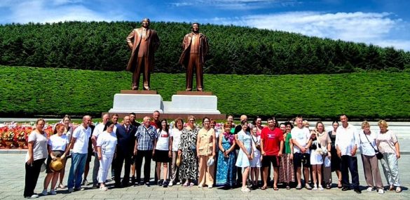 Более 50 российских туристов отправились на Поезде Победы в КНДР